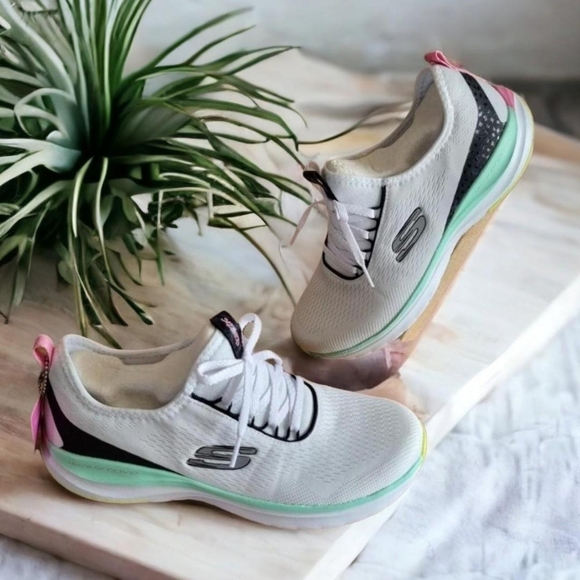 Skechers Shoes - Skechers ultra groove memory foam trainers. Uk 5 bnwt